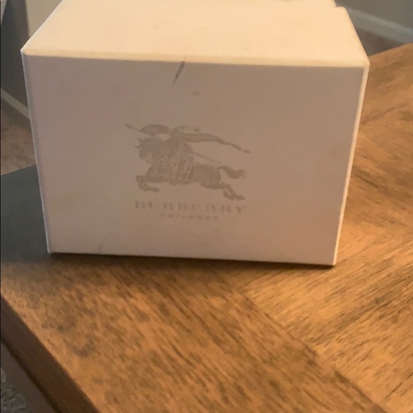 Burberry infant shoes - Picture 2 of 3